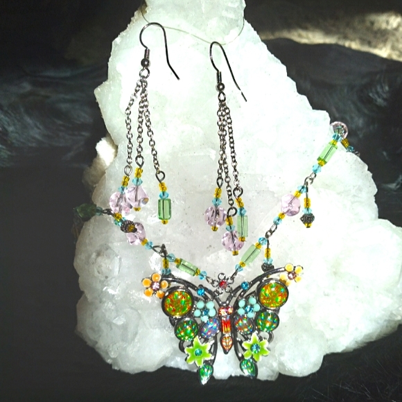 Vibrant Crystal Rainbow Butterfly Pendant Necklace with matching Earrings Set 🌈 - Picture 2 of 4